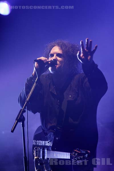 THE CURE - 2012-06-30 - BELFORT - Presqu'ile du Malsaucy - Robert James Smith